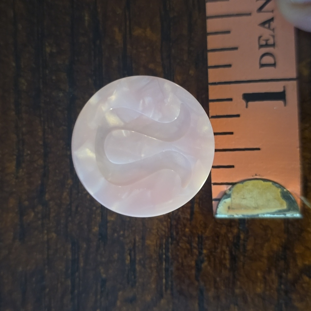 8 Lululemon mini claw hair clips - Picture 4 of 4